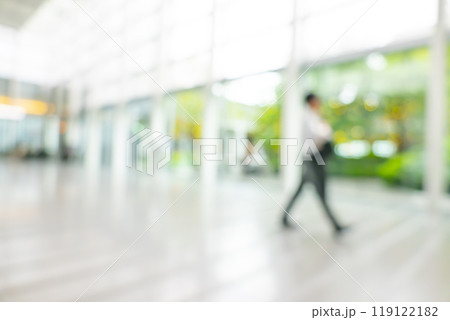 ビジネス街の背景ぼかし 119122182