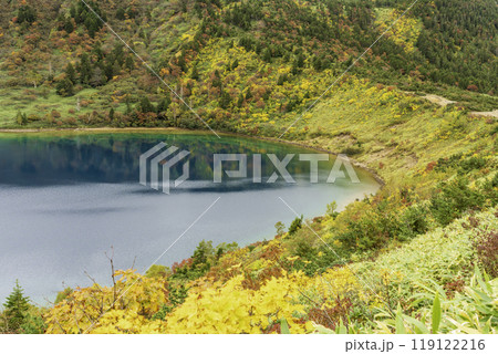 家形山から紅葉に色づく魔女の瞳と一切経山 家形山から紅葉に色づく魔女の瞳と一切経山 119122216