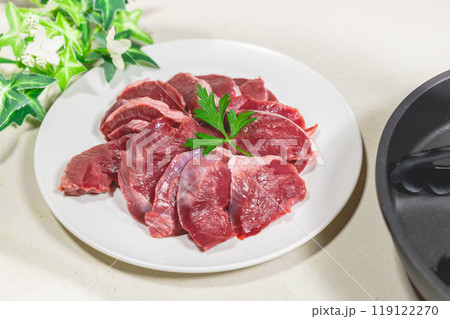 皿に盛った豚ハツ 119122270