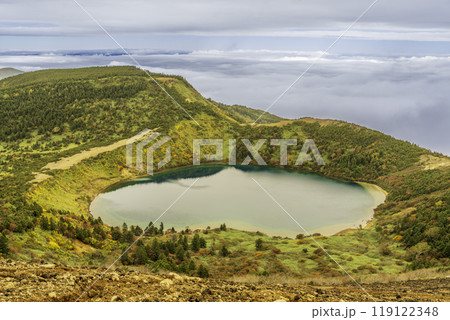 一切経山から紅葉の魔女の瞳 119122348