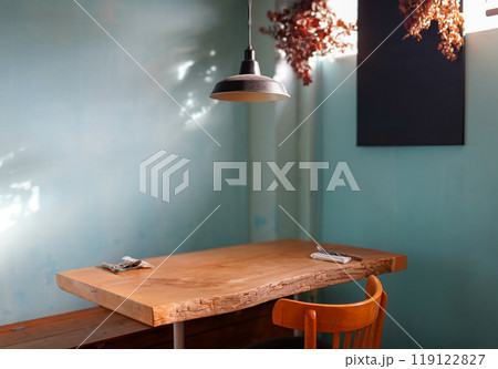 カフェダイナーのテーブル 119122827