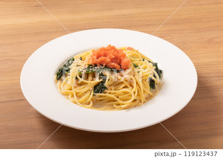 明太子とほうれん草の豆乳クリームパスタ 明太子とほうれん草の豆乳クリームパスタ 119123437
