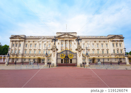 Buckingham palace in London city, England Buckingham palace in London city, England 119126074