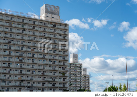 古いマンション群 119126473
