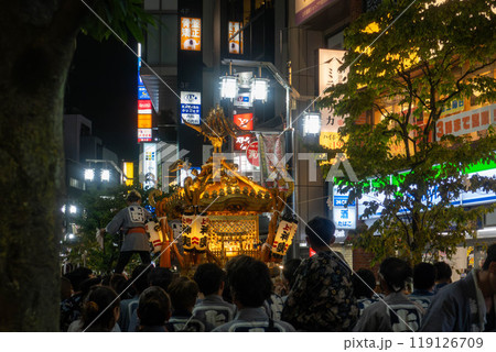 烏山神社例大祭　夜の御神輿行列 119126709