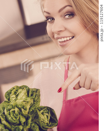 Womna holding green lettuce Womna holding green lettuce 119127604