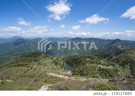 日光白根山へ続く登山道から望む弥陀ヶ池 栃木県日光市日光国立公園 日光白根山へ続く登山道から望む弥陀ヶ池 栃木県日光市日光国立公園 119127889