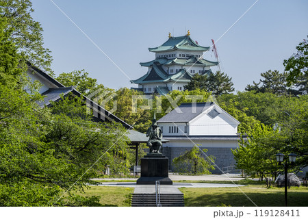 加藤清正像と名古屋城天守閣　愛知県名古屋市 119128411