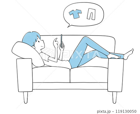 ショッピング ソファで携帯を見ながらくつろぐ男性 ショッピング ソファで携帯を見ながらくつろぐ男性 119130050