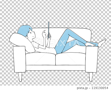 ソファでタブレットを見ながらくつろぐ男性 119130054