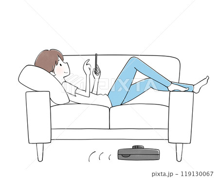 お掃除ロボット　ソファで携帯を見ながらくつろぐ男性 119130067