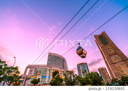 日本の横浜都市景観 横浜ランドマークタワーやみなとみらいの街を望む=26日 日本の横浜都市景観 横浜ランドマークタワーやみなとみらいの街を望む=26日 119130691