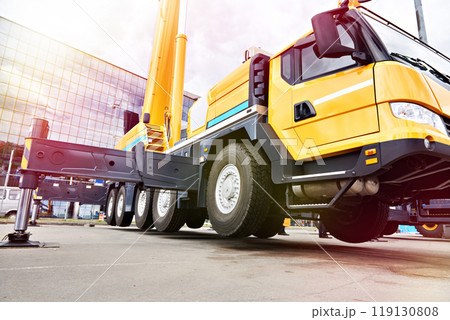 Mobile crane off-road capability 119130808