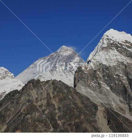 Azure blue sky over Mount Everest in autumn, Nepal. 119130883