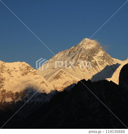 Majestic Mt Everest in autumn just before sunset. Majestic Mt Everest in autumn just before sunset. 119130888