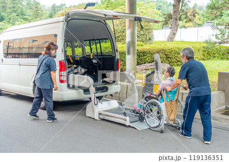 福祉車両 訪問介護サービス スイングアームリフト 車いす仕様車 福祉車両 訪問介護サービス スイングアームリフト 車いす仕様車 119136351