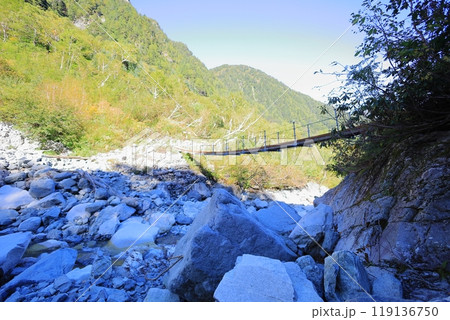 上高地 横尾と涸沢結ぶ本谷橋 119136750