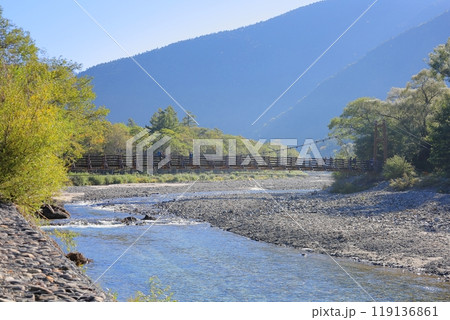 上高地　梓川に架る明神橋 119136861