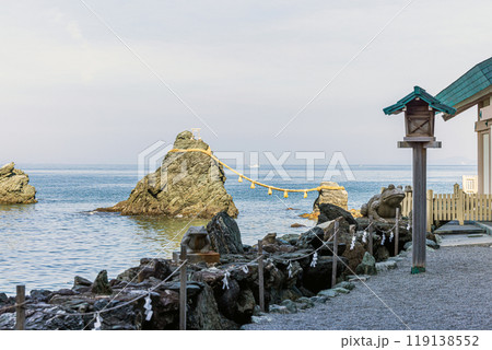 三重県伊勢市　夫婦岩 119138552