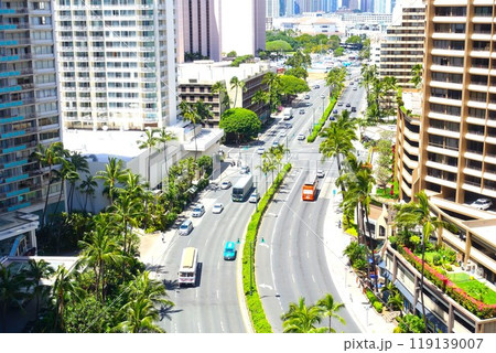 ハワイ・ワイキキの街並みを高層階から望む 119139007