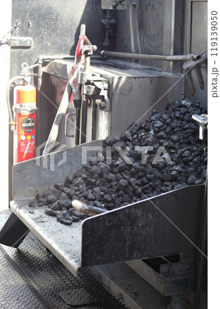 蒸気機関車・8620形・車両番号58654号機・燃料の石炭 蒸気機関車・8620形・車両番号58654号機・燃料の石炭 119139050