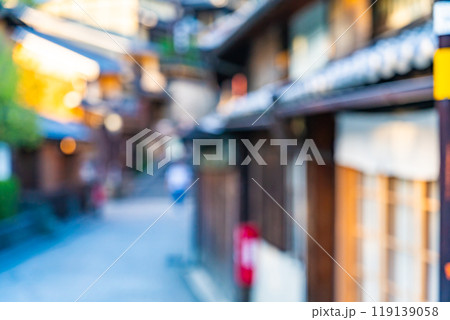 京都の街並みの合成用背景　ピンボケ画像 119139058