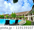 リゾートホテルのプールサイド 119139107