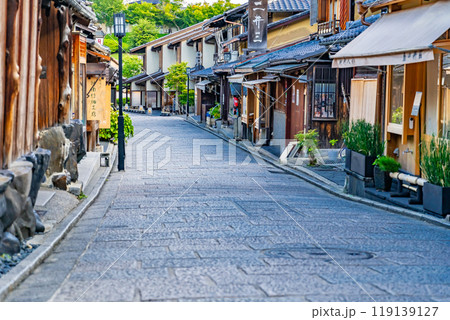 日本家屋の街並み　京都の街並み　二寧坂 119139127