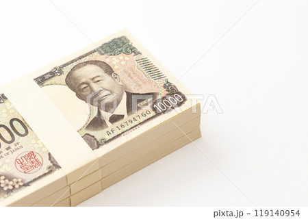 白背景に一万円の札束 119140954
