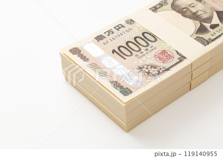 白背景に一万円の札束 119140955