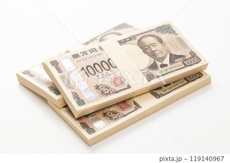 白背景に一万円の札束 119140967