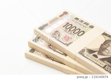 白背景に一万円の札束 白背景に一万円の札束 119140974
