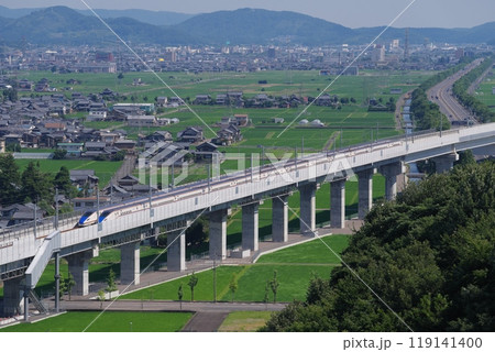 岩内山から望む北陸新幹線（北側　鯖江市方向）　福井県越前市 119141400