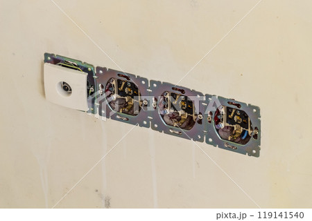 Installation of electrical outlets 119141540