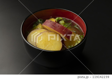 さつま芋の味噌汁 温かい味噌汁 さつま芋の味噌汁 温かい味噌汁 119142239