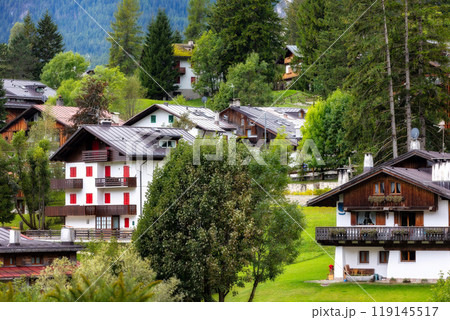 Summer scenery of Cortina d'Ampezzo, Italy 119145517