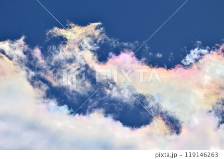 彩雲 虹色の雲と青い空 彩雲 虹色の雲と青い空 119146263