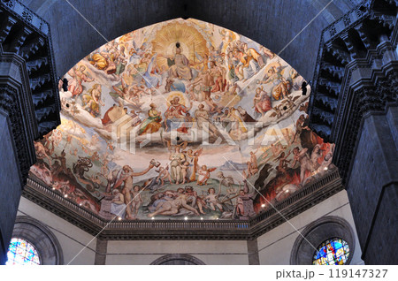 フィレンツェ　ドゥオーモの内部 119147327