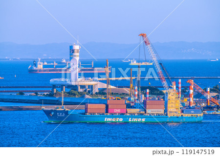 日本の横浜都市景観 横浜からタンカーなどを望む(奥は千葉) 日本の横浜都市景観 横浜からタンカーなどを望む(奥は千葉) 119147519