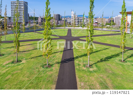 豊田の街並みを望む丘に建つ、豊田市博物館〈愛知県豊田市〉 119147821