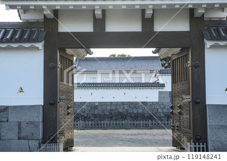 お堀通りから見る小田原城の馬出門 お堀通りから見る小田原城の馬出門 119148241