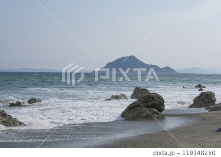 伊勢湾の入口にある神島 伊勢湾の入口にある神島 119148250