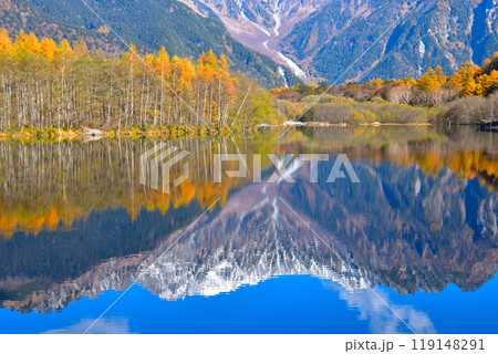秋　上高地　大正池　逆さ穂高 119148291