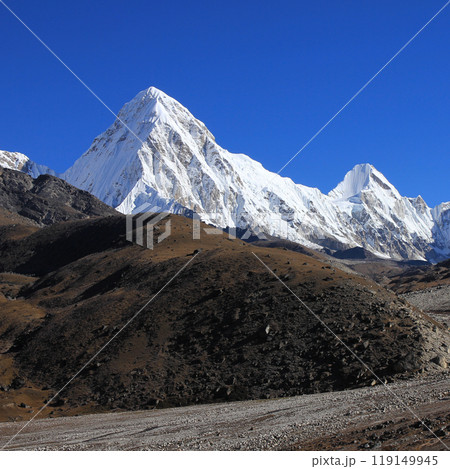 Snow covered  Pumo Ri and distant view of the Everest Base Camp in autumn, Nepal. 119149945