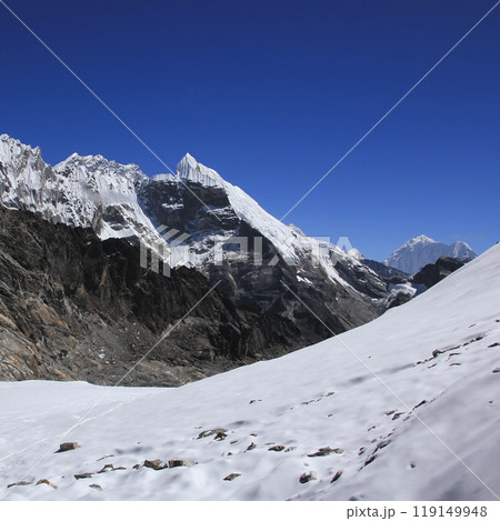 View of the Cho La pass, autumn day in Nepal. 119149948