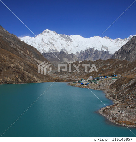 Snow covered mountain Cho Oyo and Dudh Pokhari, lake in Gokyo in autumn, Nepal. Snow covered mountain Cho Oyo and Dudh Pokhari, lake in Gokyo in autumn, Nepal. 119149957