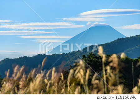 秋の晴れた日にみた富士山と雲 秋の晴れた日にみた富士山と雲 119150846