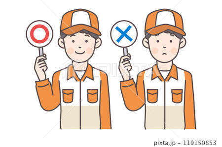 マルとバツの札を持つガソリンスタンド男性店員 119150853