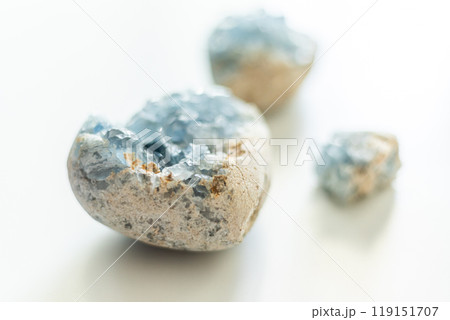 Close up quartz crystal healing 119151707