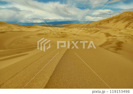 Mongolia. Sands Mongol Els, sandy dune desert, 119153498